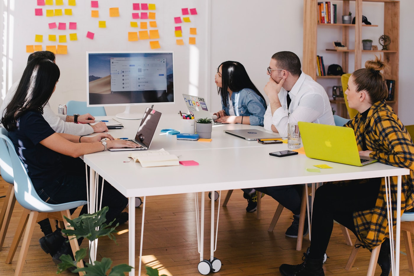 Customer service conversation in a professional office setting